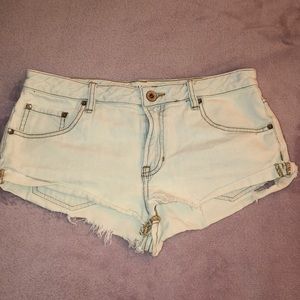 💕Light wash slouchy jean shorts